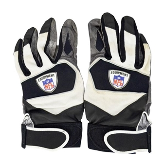 Brian Urlacher NFL Game-Worn Gloves (MEARS LOA)